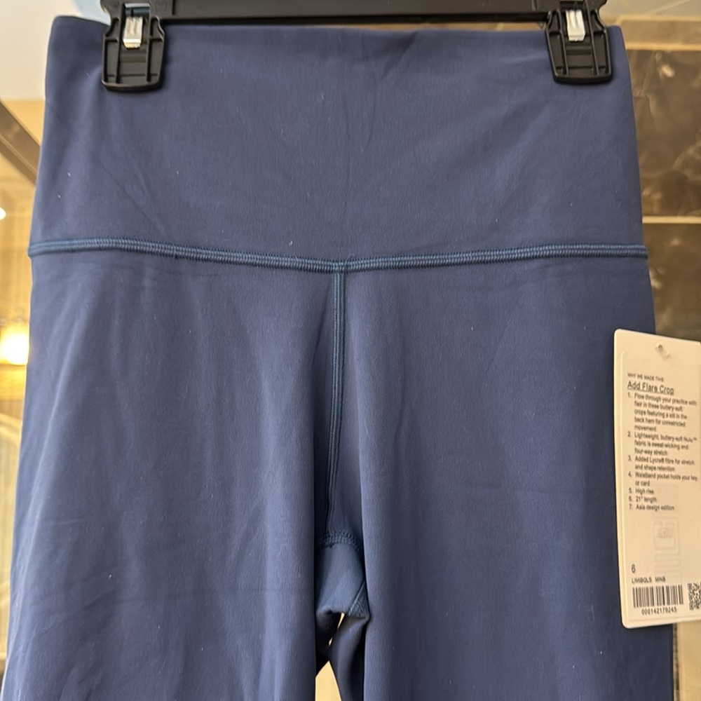 Lululemon blue flare crop, size 6, NWT. - Picture 2 of 7